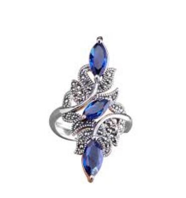 Кольца: Кольцо женское изящное с имитацией голубого халцедона, размер 18