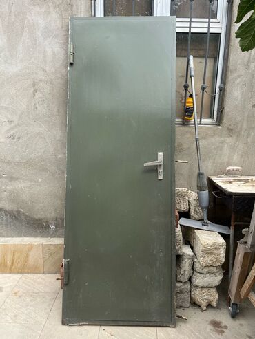 Giriş qapıları: Demir qapi 200/72sm
125azn
Bineqedi 3810 leli