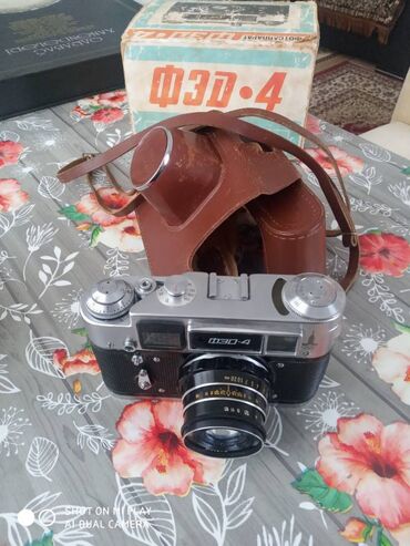 Foto və videokameralar: Retro fotoaparat
FED 1972 ci il
Qırığı sınığı yoxdur