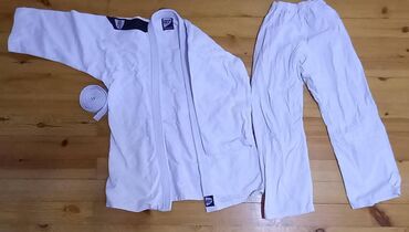 judo paltari: Iki ədət judo üçün kimono satilir. Təzədi. Bir dəfə geiniblər. boi