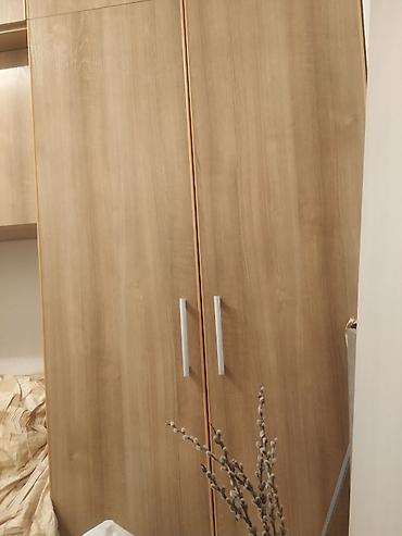 Шифоньеры, шкафы для одежды: Продается встроенный шкаф очень вместительный и удобный.Очень много — 3