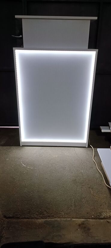 Komode: ﻿﻿﻿Dimenzije 125x75x37 cm. Moze u drugim bojama i velicinama. U beloj — 4