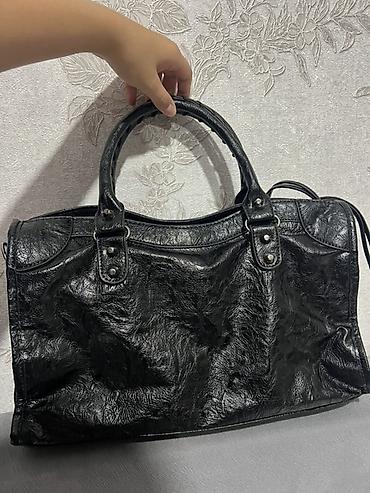 кожаное: Сумка-тоут в стиле Balenciaga City, черная, из фактурного материала — 2