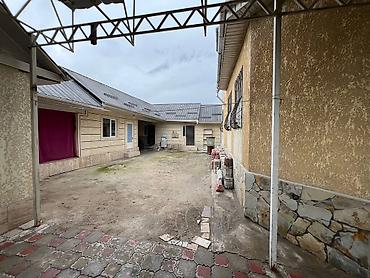Продажа коттеджей и домов: Продаётся дом 	•	Площадь: ~220 м² 	•	Участок: 5 соток 	•	2 этажа — 4