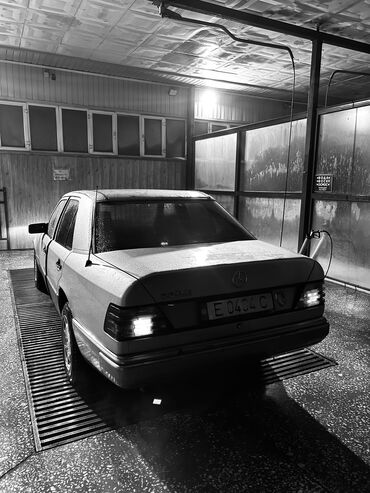 Mercedes-Benz: Mercedes-Benz E-Class: 1993 г., 2.2 л, Механика, Бензин, Седан at lalafo.kg — 12 Mercedes-Benz: Mercedes-Benz E-Class: 1993 г., 2.2 л, Механика, Бензин, Седан — 12