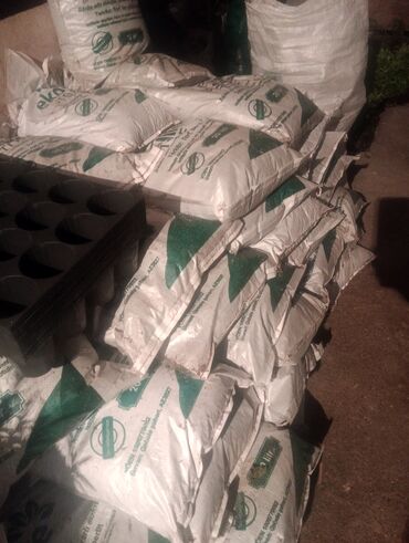 Qida məhsulları: Torf gubresinn topdan ve perakende satisi viollar ve 250 litrlik