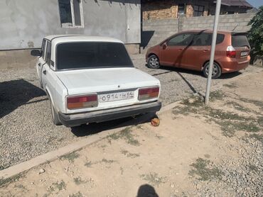 дом на кольосах: Классический седан Lada 2107 белого цвета, год 2008 аб 1,6