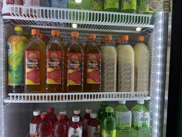 Кондитерские изделия, сладости: Свежая выпечка ручной работы, представленная в нескольких видах — 9