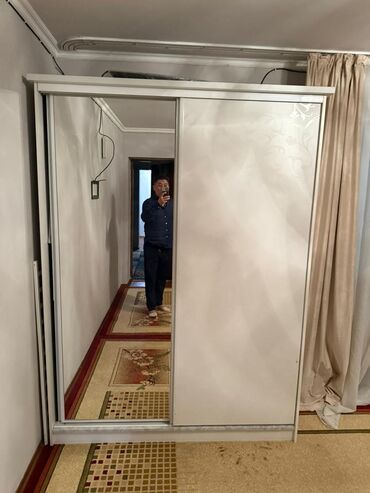 мебель для дом: Продается спальный гарнитур
Шкаф, кровать, дамский столик!