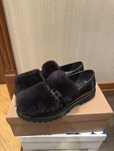 женские кожаные тапочки: Qadın loafer ayaqqabıları – qara - Üst material: dəri kombinasiyası — 1