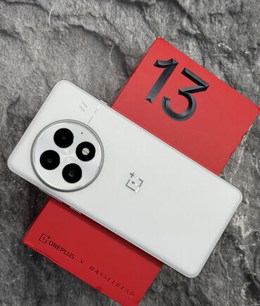 сколько стоит оперативная память: OnePlus 13, Колдонулган, 256 ГБ, түсү - Ак, Бөлүп төлөө менен, 2 SIM