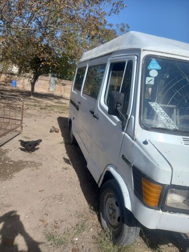 pikap maşınlar: Mercedes-Benz Sprinter: 2.5 l | 1990 il Mikroavtobus