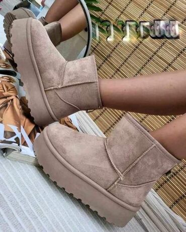 zara obuca muska: Ugg mini čizme, 36