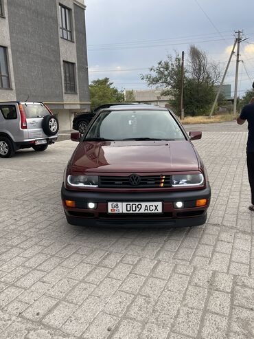 продаю форестер: Volkswagen Vento: 1993 г., 1.8 л, Механика, Бензин, Седан