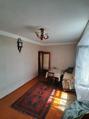 Uzunmüddətli kirayə mənzillər: 1 otaqlı mənzil – geniş və işıqlı zal Təsvir:salam - Geniş, günəş — 3