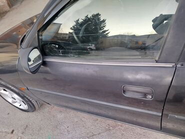 Opel: Opel Vectra B sedan - Kuzov: 4 qapılı sedan, qara rəng, arxa şüşə və — 5