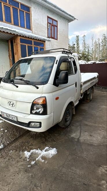 ишу трактор zoomlion: Легкий грузовик, Hyundai, Стандарт, 2 т, Б/у