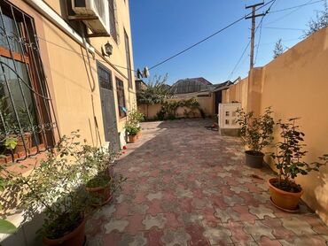 Həyət evləri və villaların satışı: 3 mərtəbəli həyət evi – geniş həyət və rahat planlama. Ev 3 — 4