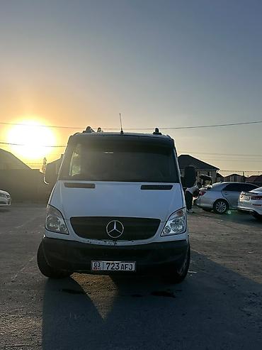 Mercedes-Benz Sprinter фургон (короткая база, средняя крыша), белый