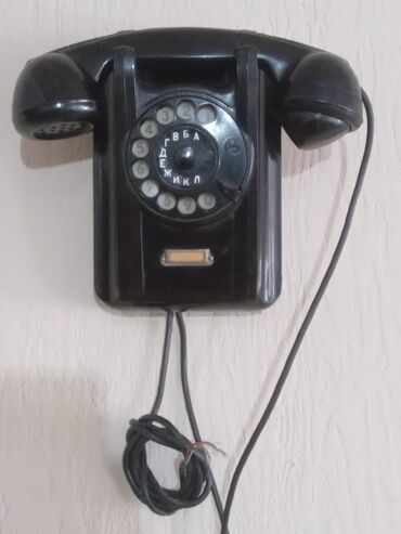 Digər kolleksiyalar: Qedimi telefon, iwlekdir. 80 man. Unvan Bayil