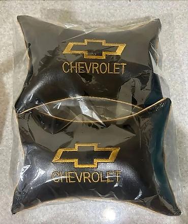masin ucun yastiqlar: Chevrolet aksessuar dəsti - Ön şüşə üçün günqoruyucu: Gümüş rəngli — 2