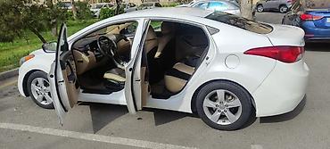 Hyundai: Tecili satilir Hyundai Elantra sedan, ağ rəngli, 5 yerlik. 1.8 dohc — 8