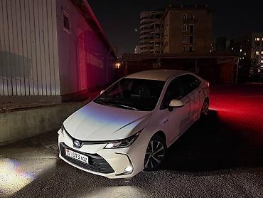 Toyota: Toyota Corolla: 2022 г., 1.8 л, Автомат, Гибрид, Седан — 2
