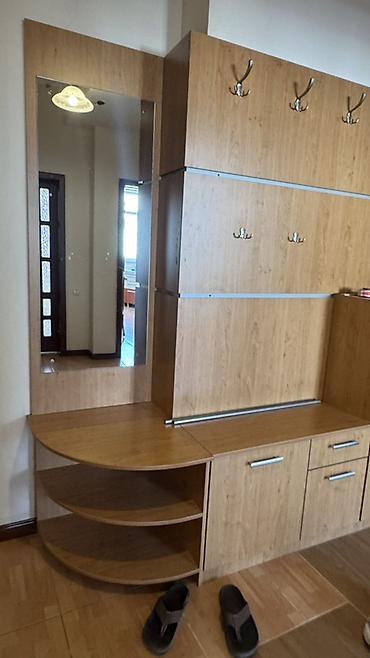 standing mirror: Прихожая модульная из ЛДСП в цвете дуб (натуральный оттенок). Состав — 2