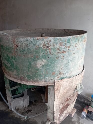 Производство пескоблоков: Срочно продается аппарат песко блока. В комплекте: мешалка, 2шт at lalafo.kg — 9 Производство пескоблоков: Срочно продается аппарат песко блока. В комплекте: мешалка, 2шт — 9