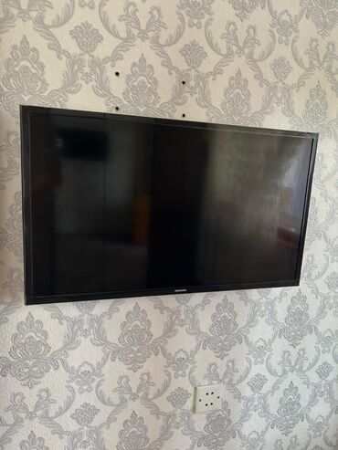 sade ekran sekilleri: Yeni Televizor Samsung LCD 82" Ünvandan götürmə