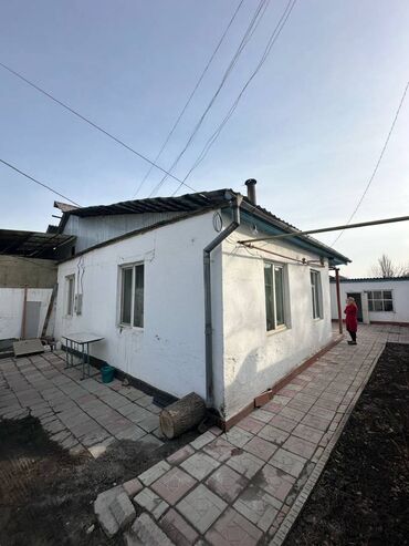 купля продажа домов в бишкеке: Полдома, 85 м², 4 комнаты, Агентство недвижимости, Косметический ремонт