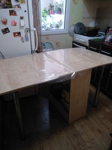 стол на кухню раскладной: Кухонный Стол, цвет - Бежевый, Б/у