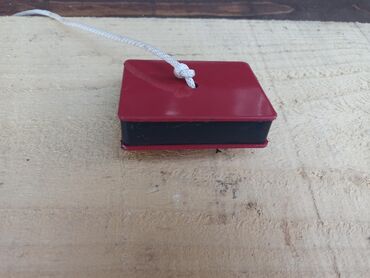 vojni komplet za jelo: MAGNET dimenzija 9x7x2,5cm. Veoma jak magnet, kad prione na ravnu