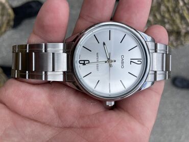 мужская серебро: Продаю часы Японского механизма пару раз носил