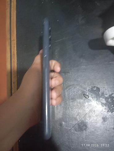 telefon alti: Samsung Galaxy A13 — 6