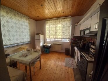 дом с гаражом и мансардой: 4 комнаты, 218 м²