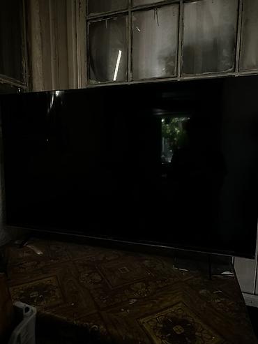 led свет: Телевизор с плоским экраном, диагональ ориентировочно 55–65". - — 3