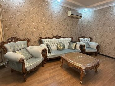 Gəzinti arabaları: RumYumsaq dest 600₼ satilir .Ela veziyyetdedi .Unvan Xirdalan