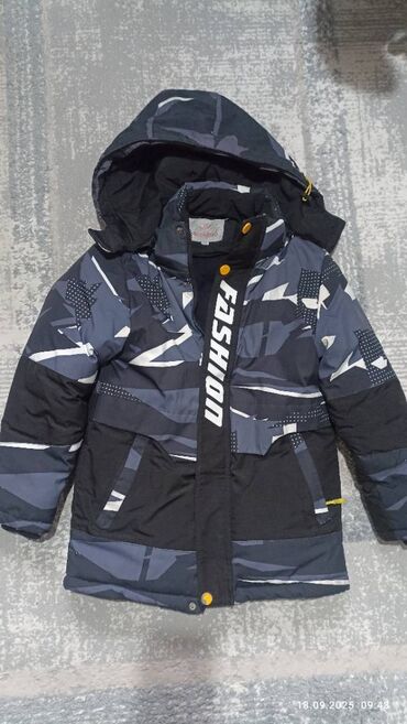 купить куртку детскую на мальчика: Продаю детскую зимнюю куртку с капюшоном на возраст 9-11 лет на