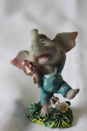 Figure: KERAMIČKA FIGURA SLON U BAŠTI | Keramička Figura Slon U Bašti visine — 2