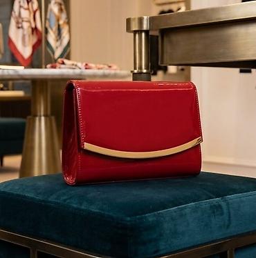 kožne narukvice: Elegantna crvena večernja torbica (clutch) - Materijal: lakovana — 1