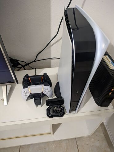 PS5 (Sony PlayStation 5): Playstation 5 fat və slim modellər var ideal vəziyətdə 2josyticlə