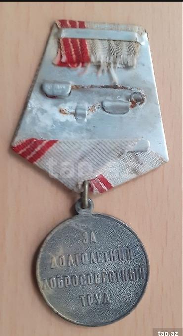 sumqayıtda canta: Məhsul: SSRİ “Veteran Truda” medalı. Sumqayitdadir. Təsvir: - Ön — 2