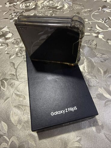 масажер дельфин: Samsung Galaxy Z Flip 5, түсү - Кара