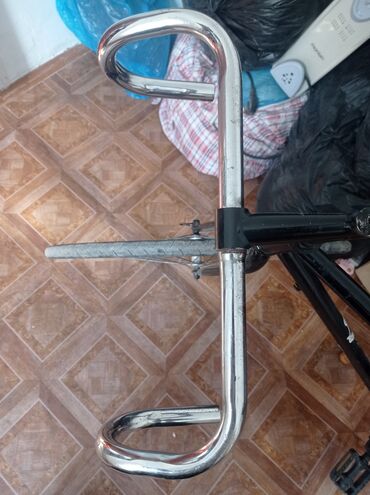 колёса на велосипед: Городской/шоссейный велосипед с прямой стальной рамой и колесами 700C