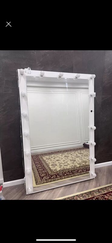 Зеркала: Продается большое студийное зеркало