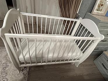 короткие куртки: Детская кроватка классическая, белая - Материал: массив/МДФ, покрытие — 1
