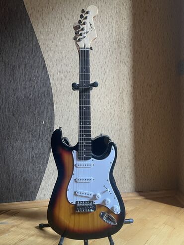 Гитары: Elektro gitara satılır, çox yaxşı vəziyyətdədir simləri yenidir. 28