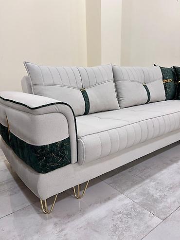 Divanlar: Ağ rəngli künc divan, qara haşiyəli və qızılı elementlərlə tamamlanan — 5