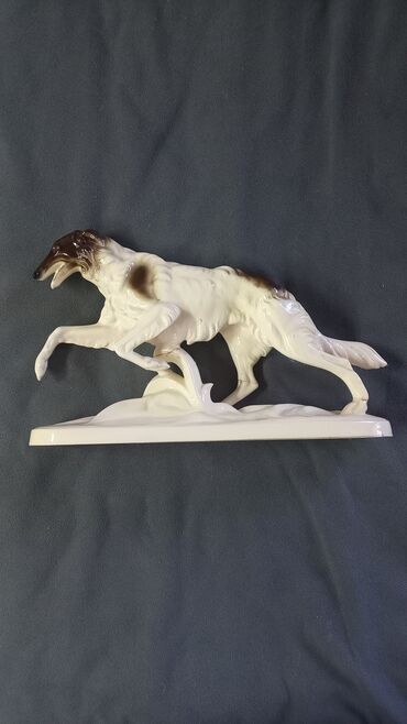коллекционная: Продаю фарфоровую статуэтку охотничей собаки примерно 50-60 годов